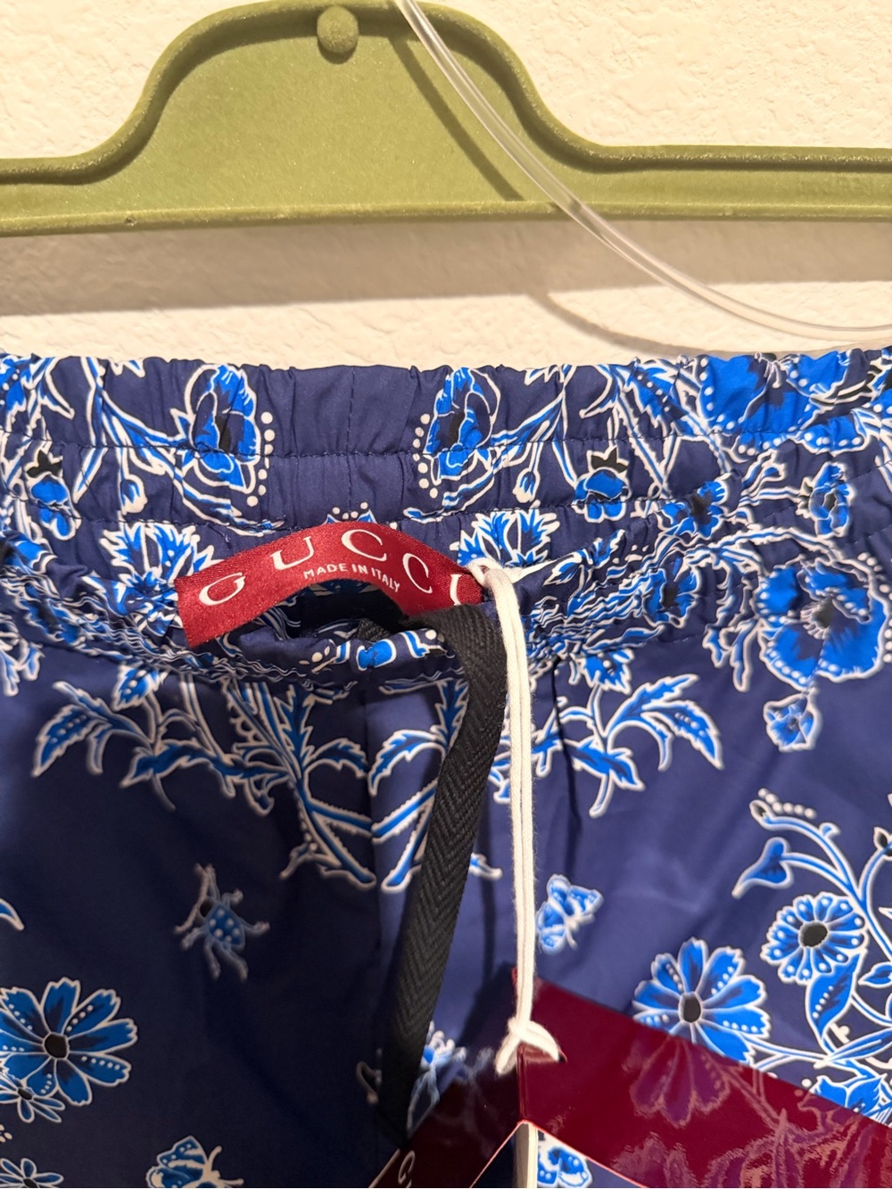 NWT Gucci Navy Blue Floral Bandana-Print Bermuda Shorts - Picture 3 of 5